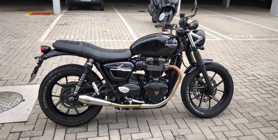 TRIUMPH STREET TWIN TRIUMPH STREET TWIN